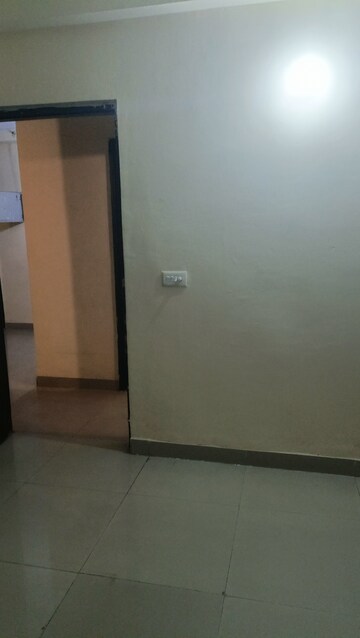 Room in 2 BHK Apartment at Amrapali Silicon City, Sector 76 – for Rent