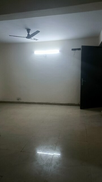 Master Bedroom in 2 BHK Apartment at Amrapali Silicon City, Sector 76 – for Rent