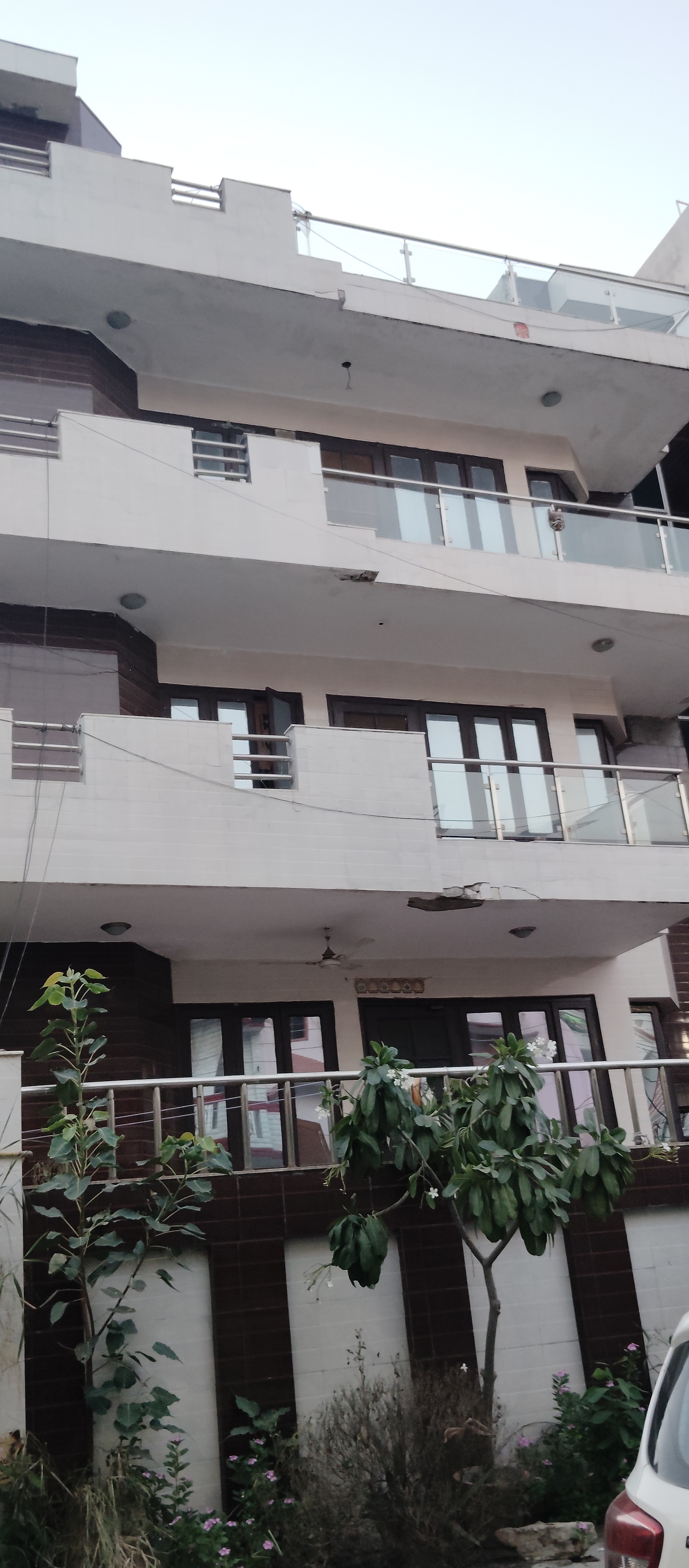 6 BHK + Pooja Room Villa For Sale in RWA Apartments Sector 41