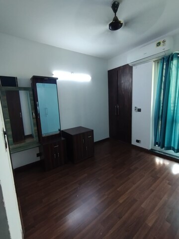 Room in 2 BHK Apartment at Piyush Heights, Sector 89 – for Rent