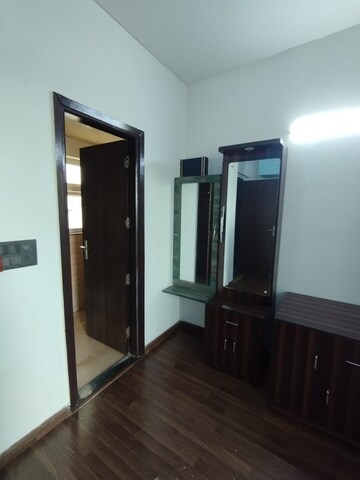 Room in 2 BHK Apartment at Piyush Heights, Sector 89 – for Rent