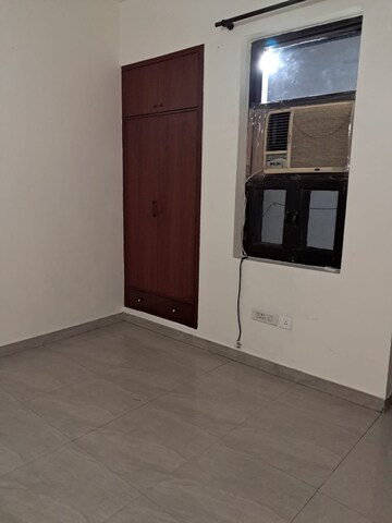 Room in 2 BHK Apartment at Paras Tierea, Sector 137 – for Sale