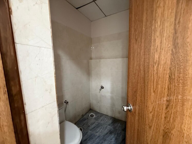 Bathroom, paras-tierea 2 Bedroom 825 Sq.Ft. Apartment In Sector 137 Noida 8020908
