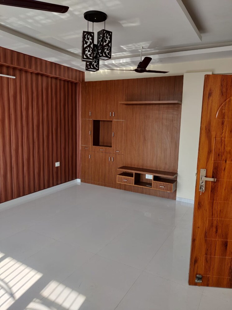 Room, malsi 4 Bedroom 114 Sq.Yd. Builder Floor In Malsi Dehradun 8020914