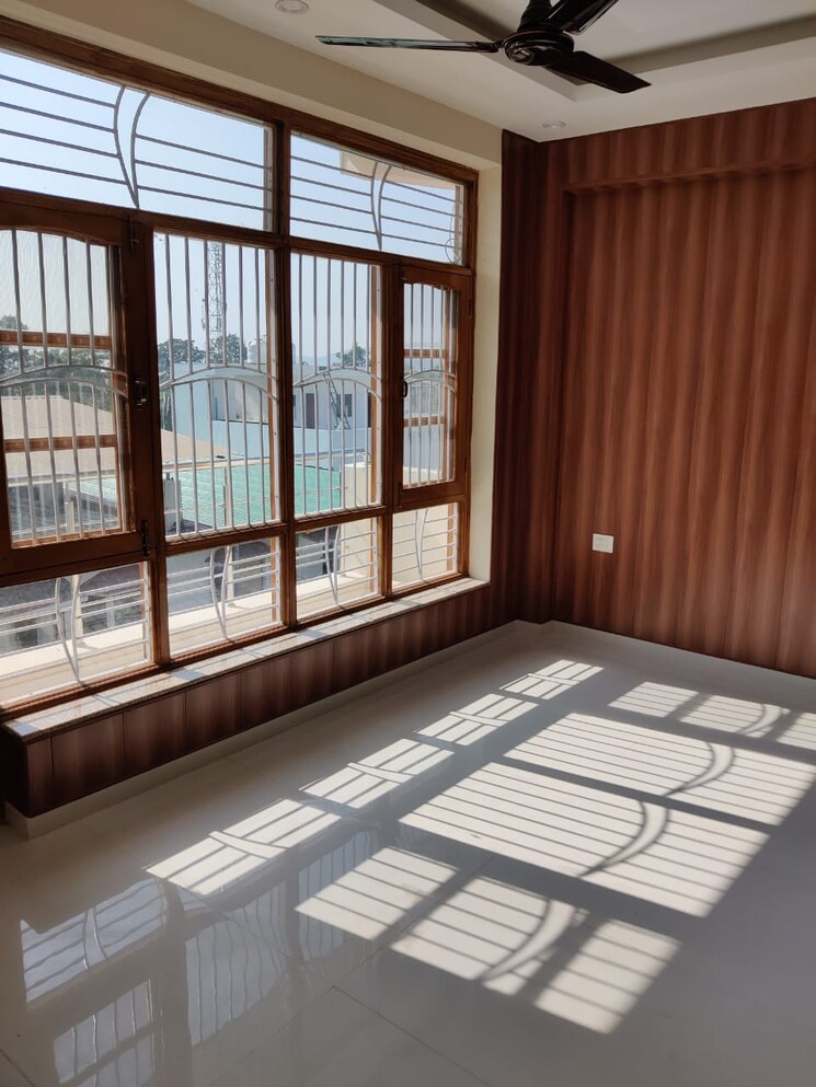 Balcony, malsi 4 Bedroom 114 Sq.Yd. Builder Floor In Malsi Dehradun 8020914