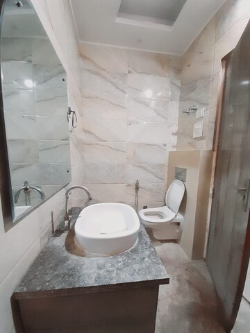 Bathroom in 1 BHK Builder Floor at Anand Vihar – for Rent