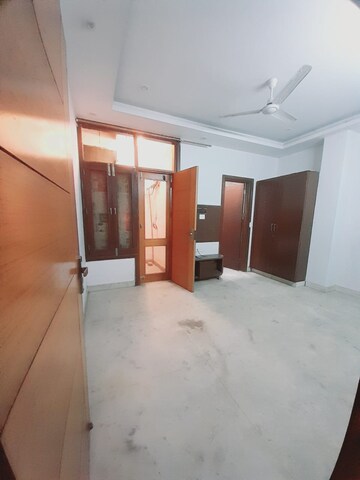 Room in 1 BHK Builder Floor at Anand Vihar – for Rent