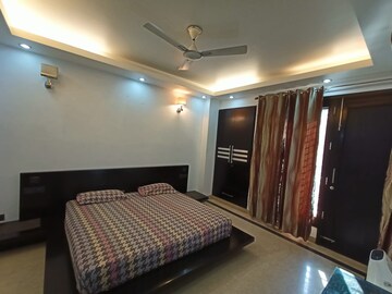 Bedroom in 3 BHK Builder Floor at Defence Colony – for Rent