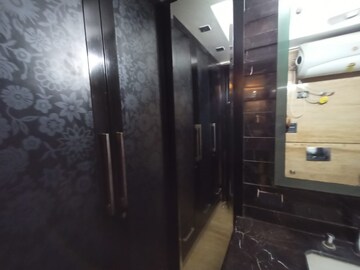 Bathroom in 3 BHK Builder Floor at Defence Colony – for Rent
