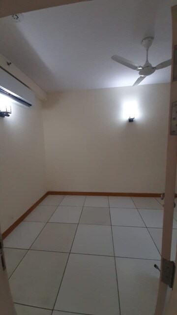 Room in 3 BHK Apartment at Jaypee Moon Court, Jaypee Greens – for Sale