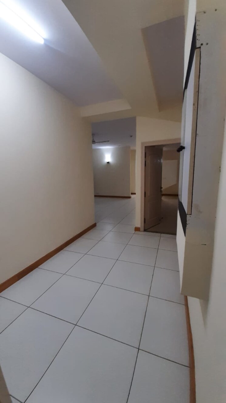 Bathroom, jaypee-moon-court 3 Bedroom 1916 Sq.Ft. Apartment In Jaypee Greens Greater Noida 8021016