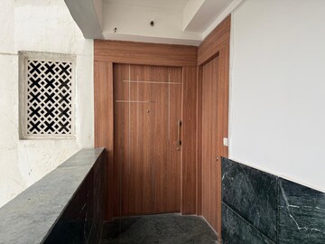 Room in 4 BHK Apartment at Mahagun Mezzaria, Sector 78 – for Rent