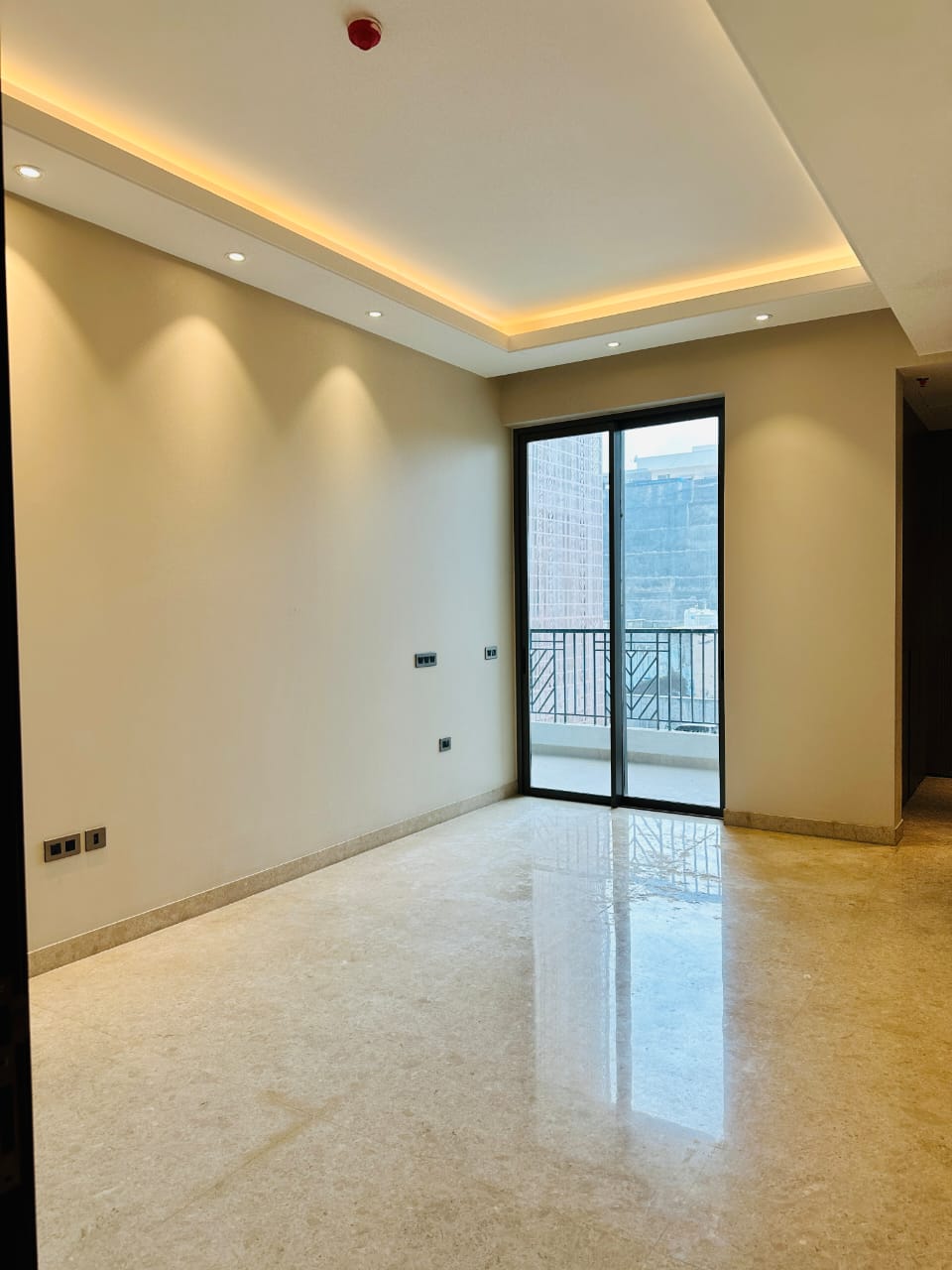 3 BHK + Servant Room Apartment For Sale in Mahagun Mezzaria