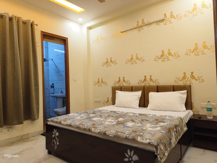 Bedroom, mahagun-mezzaria 4 Bedroom 3525 Sq.Ft. Apartment In Sector 78 Noida 8021052