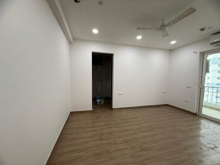 Room, mahagun-mezzaria 4 Bedroom 3525 Sq.Ft. Apartment In Sector 78 Noida 8021062