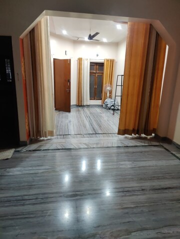 Room in 2 BHK Villa at Aliganj – for Rent