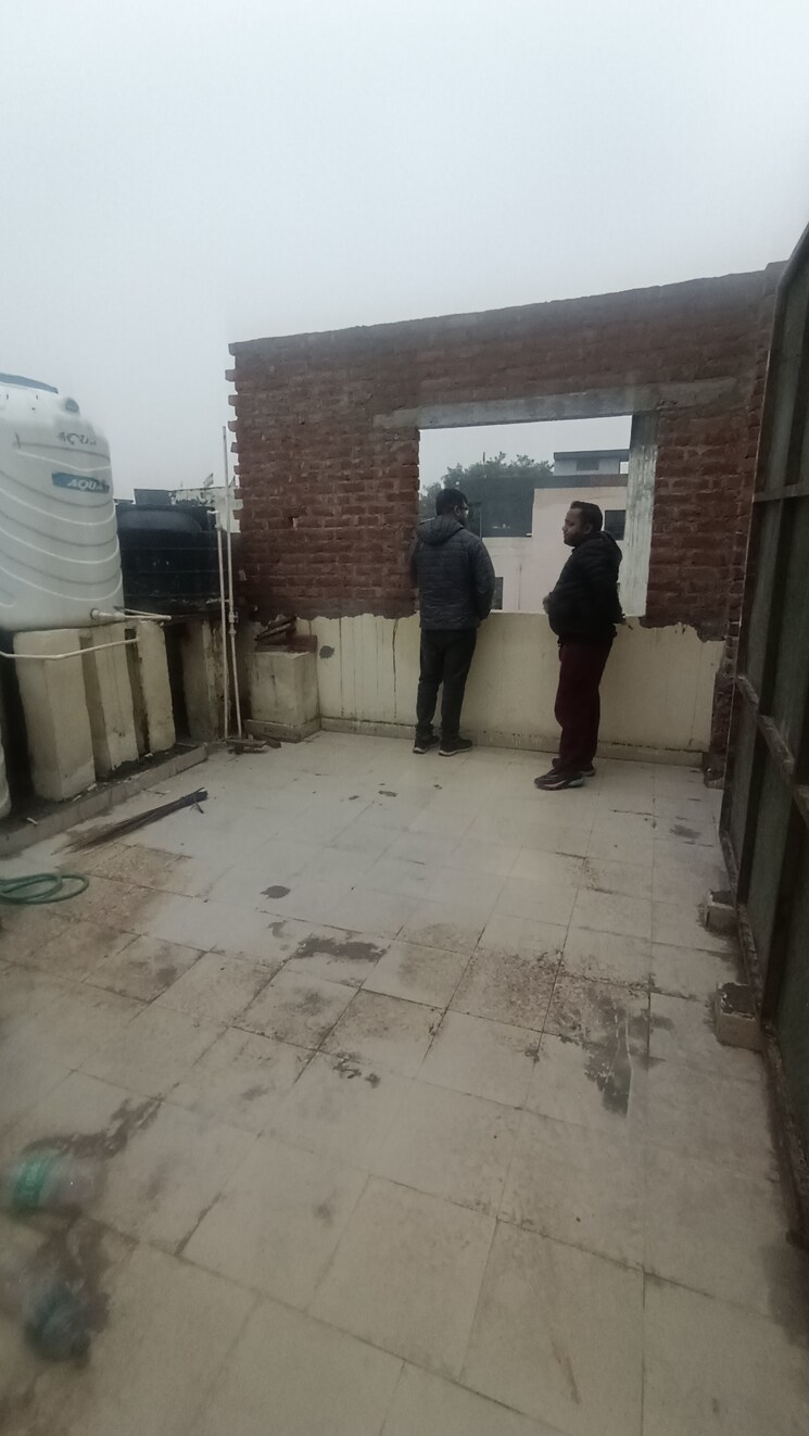  Parking, kalkaji 2.5 Bedroom 900 Sq.Ft. Independent House In Kalkaji Delhi 8021137