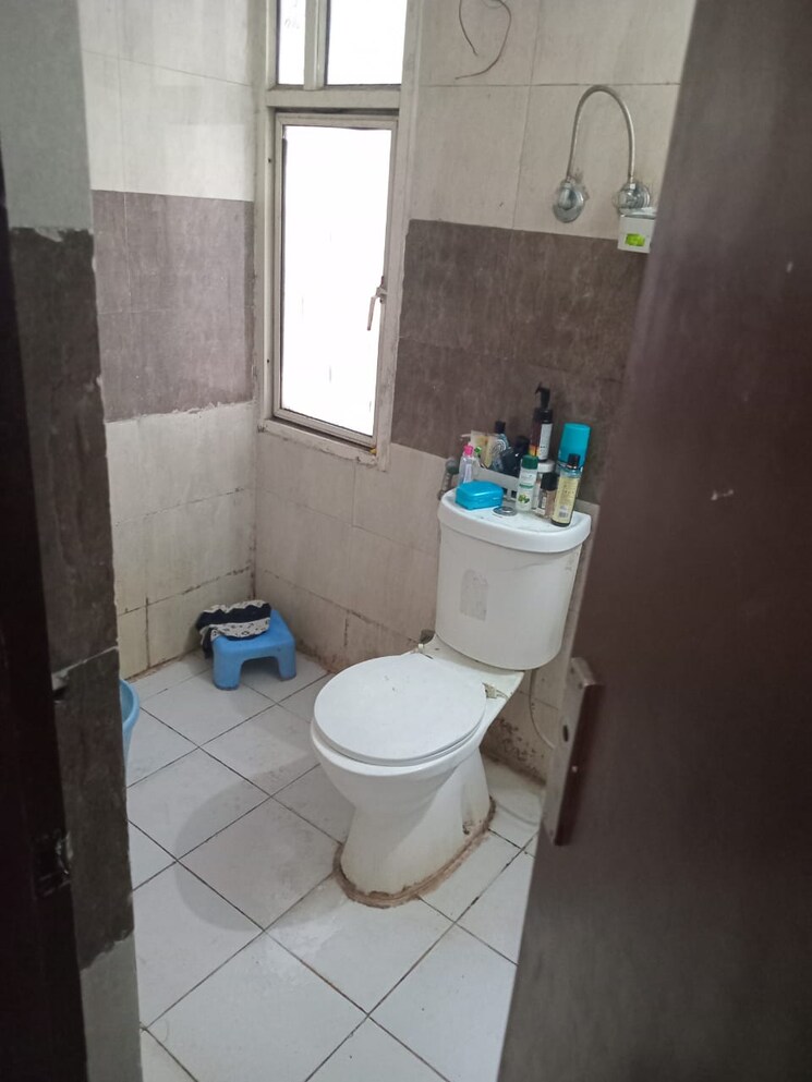 Bathroom, high-end-paradise-ii 3 Bedroom 1175 Sq.Ft. Apartment In Raj Nagar Extension Ghaziabad 8021154