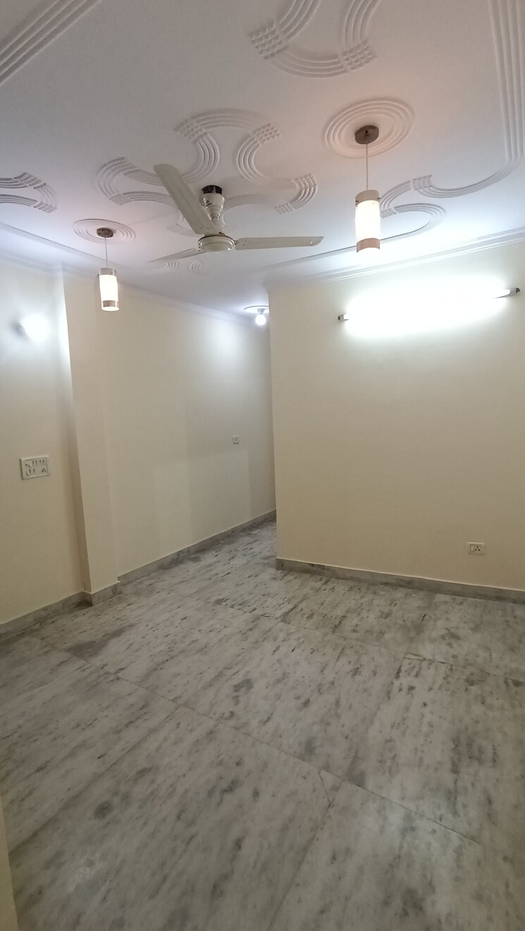 Room, govindpuri 1.5 Bedroom 4500 Sq.Ft. Independent House In Govindpuri Delhi 8021180