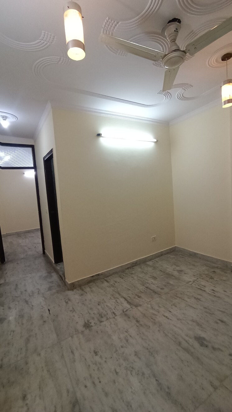 Room, govindpuri 1.5 Bedroom 4500 Sq.Ft. Independent House In Govindpuri Delhi 8021180