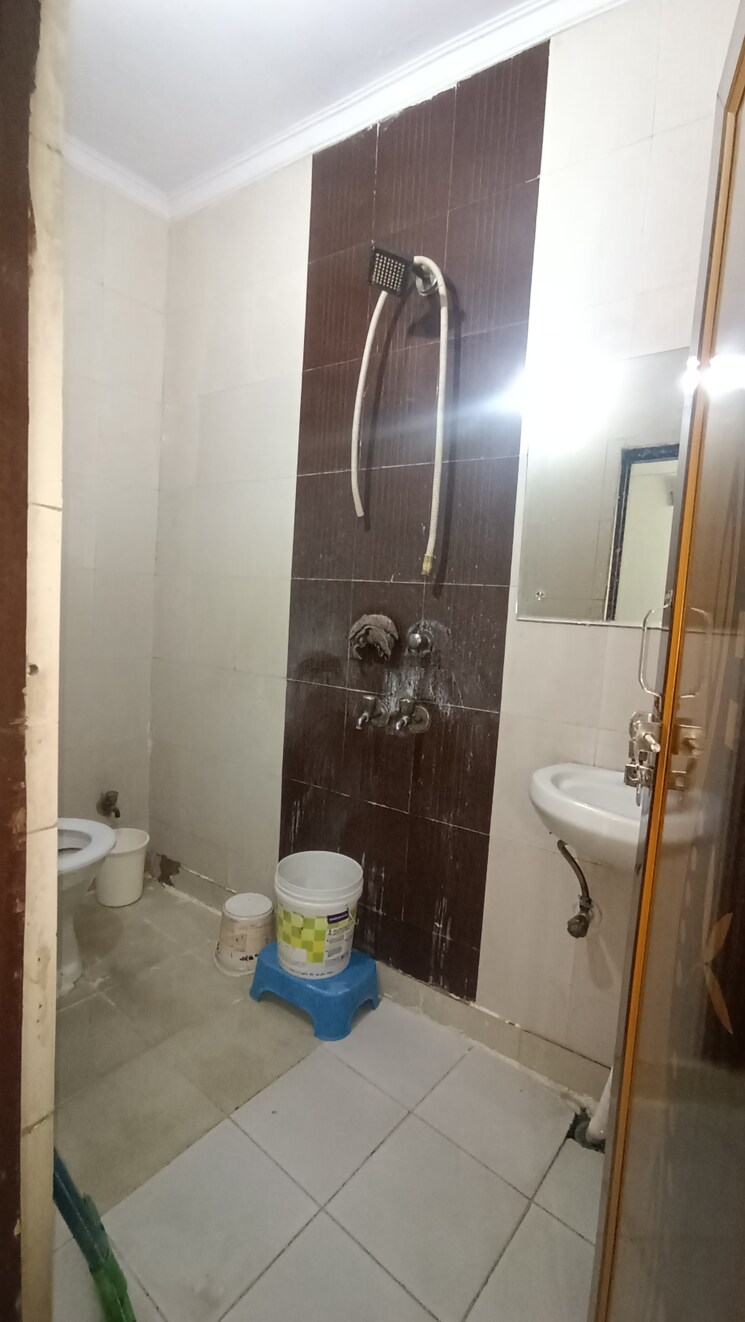 Bathroom, govindpuri 1 Bedroom 4500 Sq.Ft. Builder Floor In Govindpuri Delhi 8021199