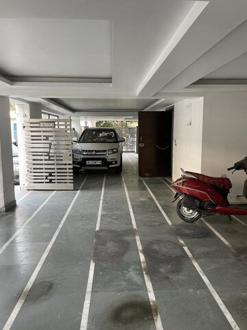 Parking in 3 BHK Builder Floor at Shalimar Bagh – for Sale