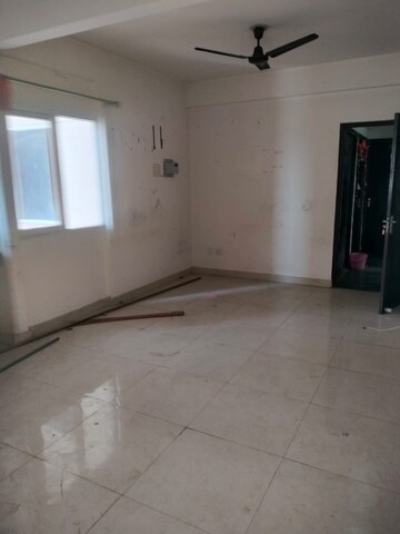 Room in 2 BHK Apartment at Signature Global The Millennia Phase 1, Sector 37d – for Rent