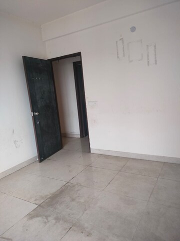 Room in 2 BHK Apartment at Signature Global The Millennia Phase 1, Sector 37d – for Rent