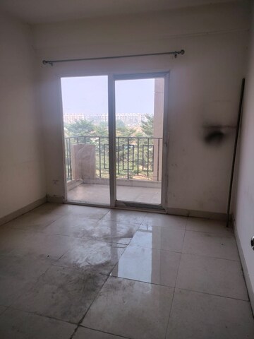 Room in 2 BHK Apartment at Signature Global The Millennia Phase 1, Sector 37d – for Rent