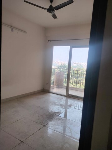 Room in 2 BHK Apartment at Signature Global The Millennia Phase 1, Sector 37d – for Rent