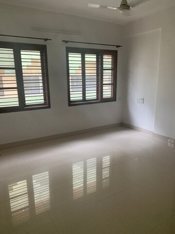 Room in 4 BHK Independent House at Kanpur Road – for Sale