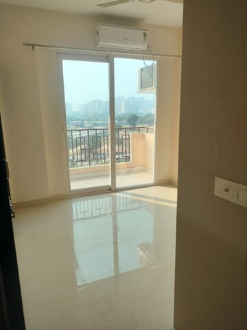 Room in 2 BHK Apartment at Signature Global The Millennia, Sector 37d – for Rent