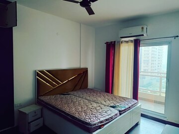Bedroom in 2.5 BHK Apartment at Elite Golf Green, Sector 79 – for Rent