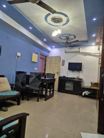 Master Bedroom in 2.5 BHK Apartment at Elite Golf Green, Sector 79 – for Rent