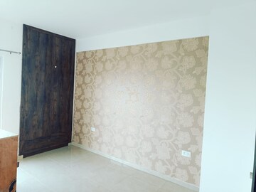 Room in 3.5 BHK Apartment at Elite Golf Green, Sector 79 – for Sale