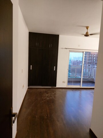Room in 3 BHK Apartment at Elite Golf Green, Sector 79 – for Sale