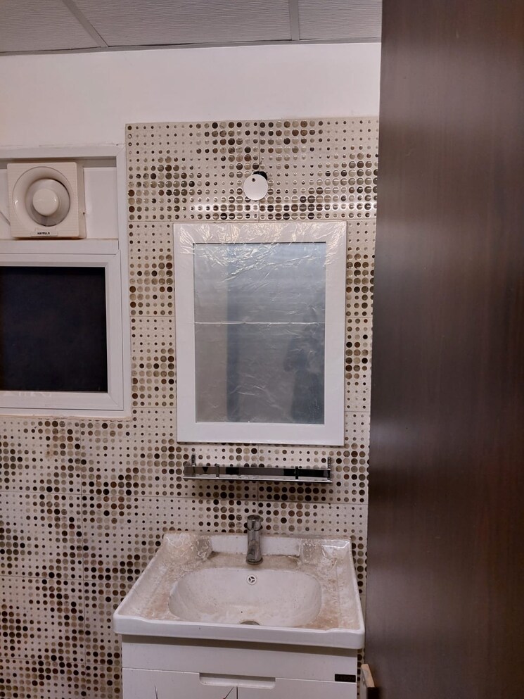 Bathroom, elite-golf-green 3 Bedroom 1645 Sq.Ft. Apartment In Sector 79 Noida 8021408