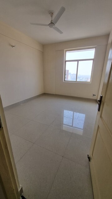 Room in 3.5 BHK Apartment at Paarth Aadyant, Gomti Nagar – for Rent