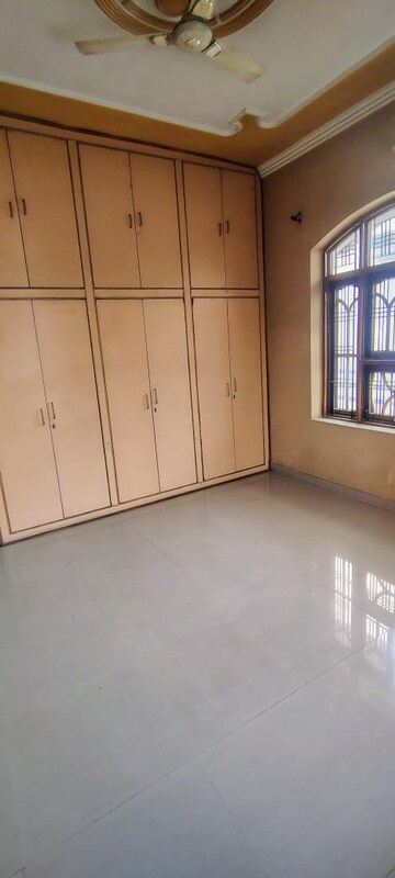 Room in 2 BHK Independent House at Gomti Nagar – for Rent