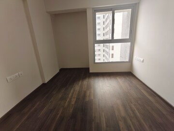 Room in 2 BHK Apartment at Piramal Vaikunth, Balkum Pada – for Rent