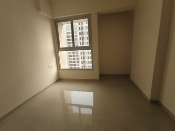 Room in 2 BHK Apartment at Piramal Vaikunth, Balkum Pada – for Rent