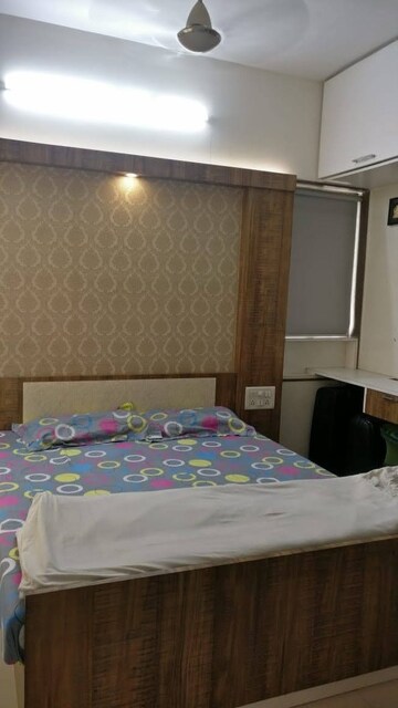 Bedroom in 2 BHK Apartment at Hiranandani Estate – for Rent