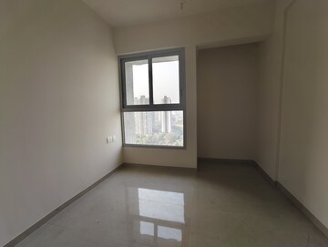 Room in 2 BHK Apartment at Piramal Vaikunth, Balkum Pada – for Rent