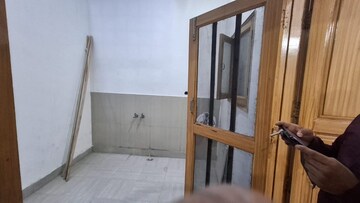 Room in 1 BHK Builder Floor at Sector 46 – for Rent