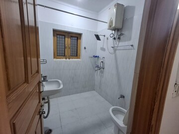 Bathroom in 1 BHK Builder Floor at Sector 46 – for Rent