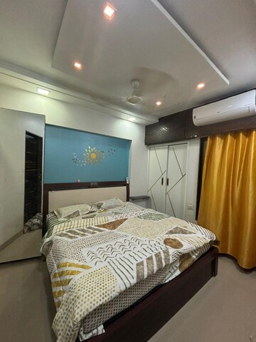 Bedroom in 2 BHK Apartment at Hiranandani Estate – for Rent