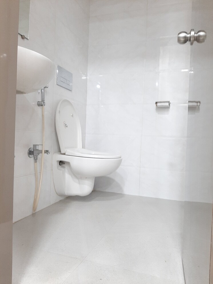 Bathroom, shelton-sapphire Commercial Office Space 992 Sq.Ft. In Cbd Belapur Sector 15 Navi Mumbai 8021646