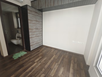 Room in 2 BHK Apartment at Piramal Vaikunth, Balkum Pada – for Rent
