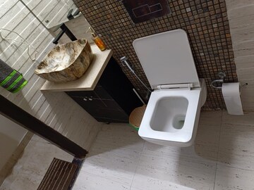 Bathroom in 4 BHK Builder Floor at M3M Atrium, Sector 57 – for Sale