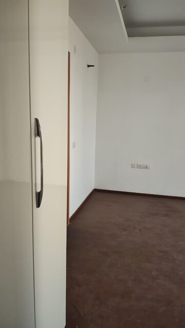 Room in 2 BHK Apartment at Omaxe Lake, North Mullanpur – for Sale
